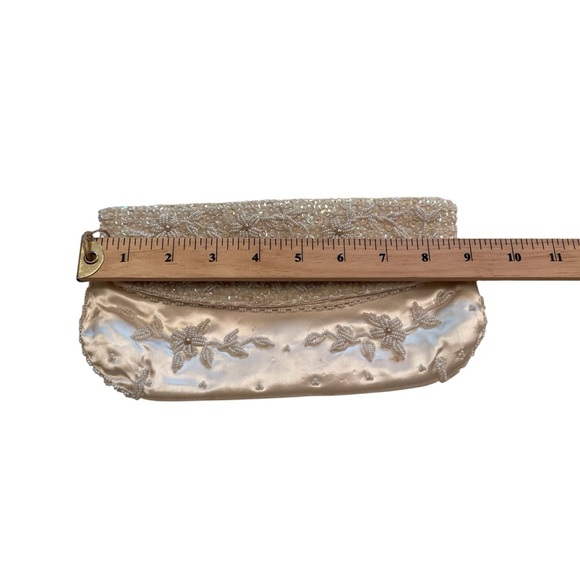 Vintage Beaded Satin/Silk Soft Bodied Clutch Purse-Made in Hong Kong 50’s/60’s - Picture 8 of 11